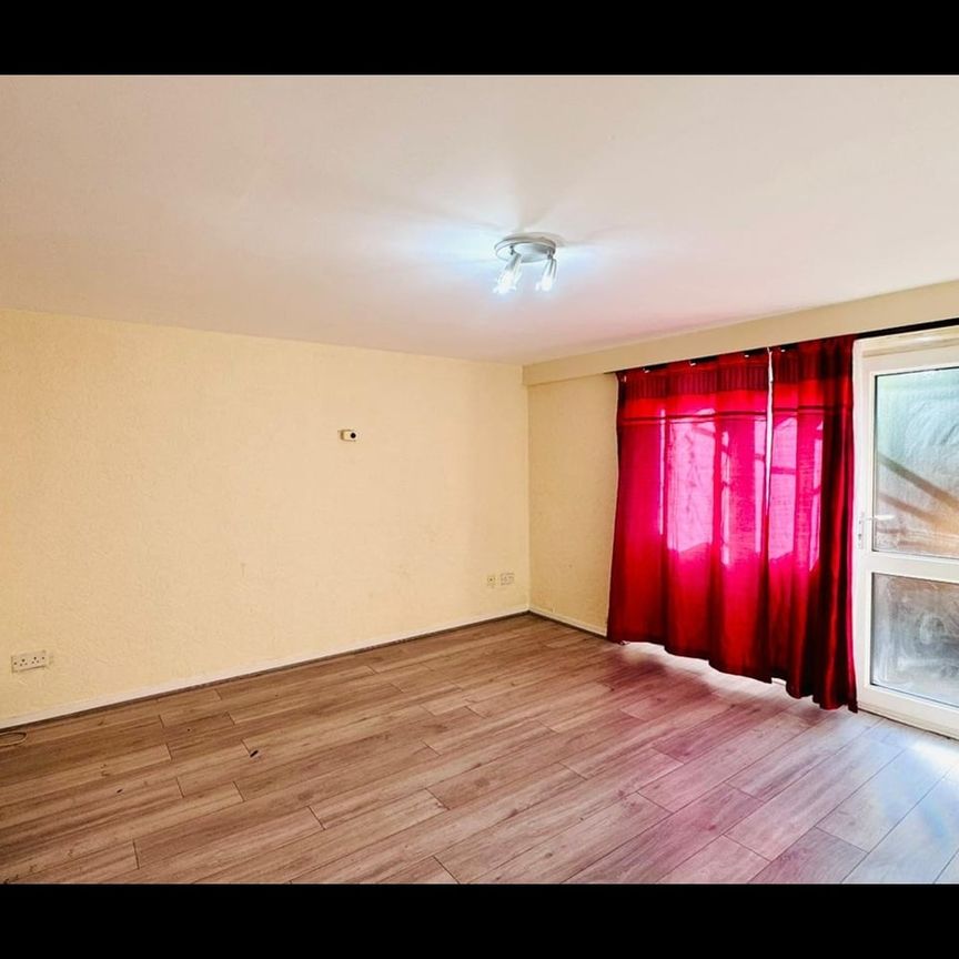 3 Bed Maisonette, Rawstone Walk, E13 - Photo 1
