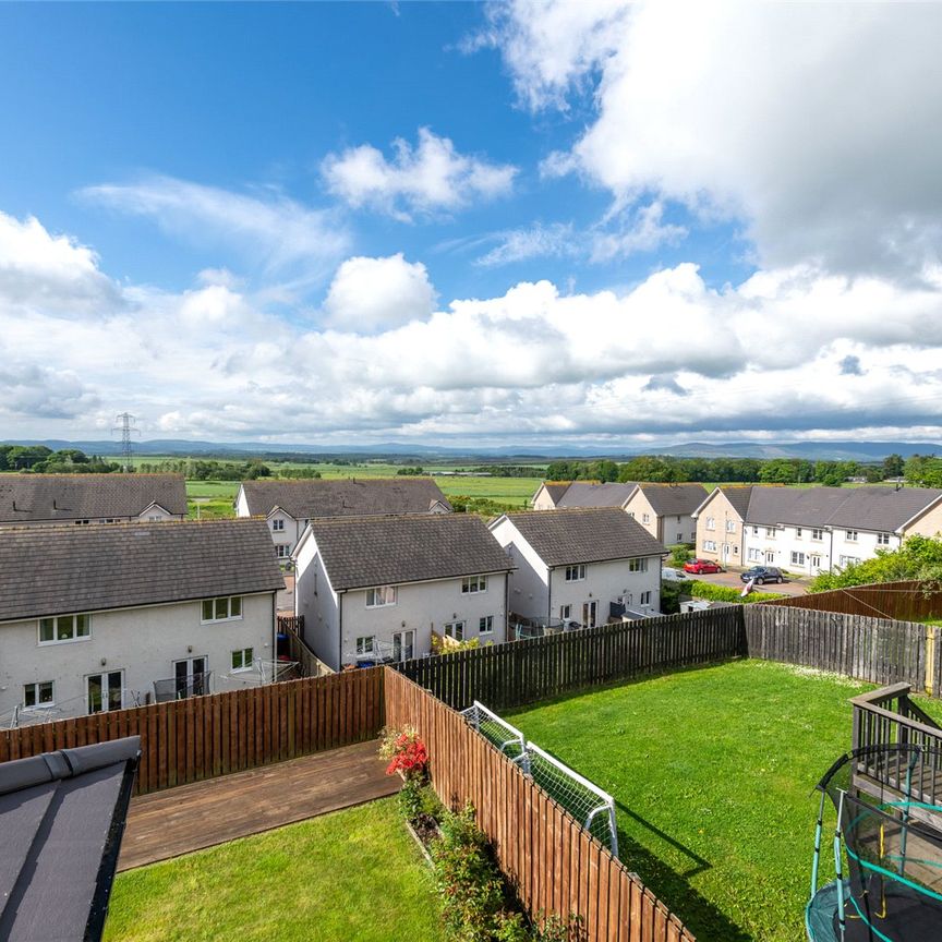 4 bedroom detached house to rent - Photo 1