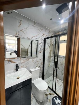 10 bedroom semi-detached house to rent - Photo 1