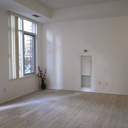 Square One Large lux. 1100ft 2bds 2bths 2prkngs corner unit, Princess - Photo 4