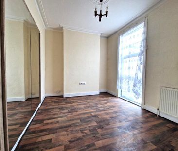 4 bedroom terraced house to rent - Photo 5