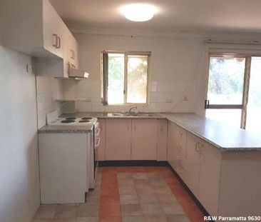 Neat 2 Bedroom Apartment In Desirable Location - Photo 3