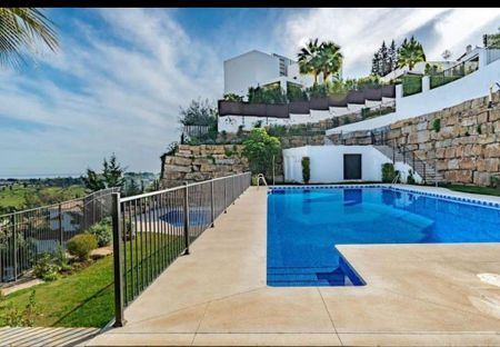 3 room luxury Flat for rent in Benahavís, Spain - Photo 2