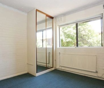 Studio Apartment in Sought-After St Kilda Pocket - Photo 1