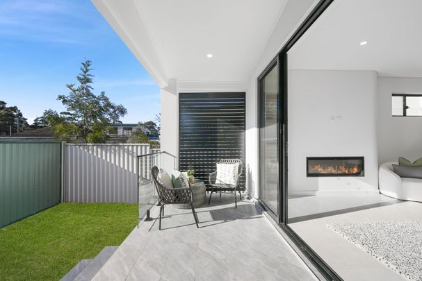 Stunning Brand New 5 Bedroom Home! - Photo 1