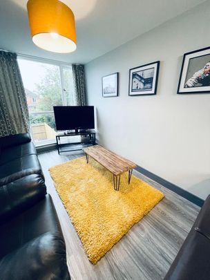 6 bedroom house to rent - Photo 1