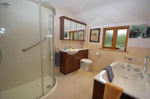 Chobham, GU24 - Photo 1