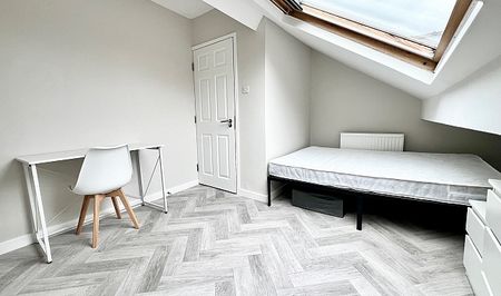 Newly renovated 5 Bedroom House - Photo 4