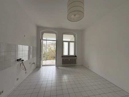 2-Zimmer Altbau mit Balkon zum Verlieben: Renoviert in Pempelfort! - Photo 3