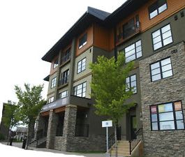 Venu Living at its finest – 1 bedroom plus den - Photo 3