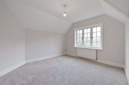 A detached four bedroom home, located in a highly sought after position on the Abbotsbrook Estate - Photo 5