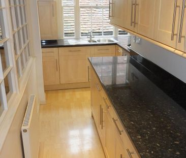 2 bedroom maisonette to rent - Photo 3