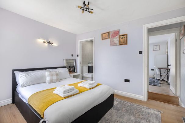 3 Bed Semi-Detached House, Farley Place, SE25 - Photo 1