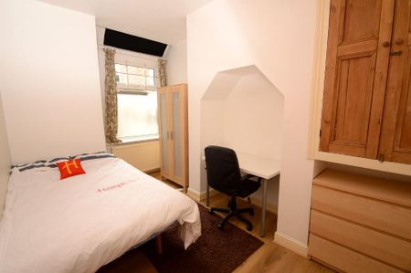 6 bedroom detached house to rent - Photo 4