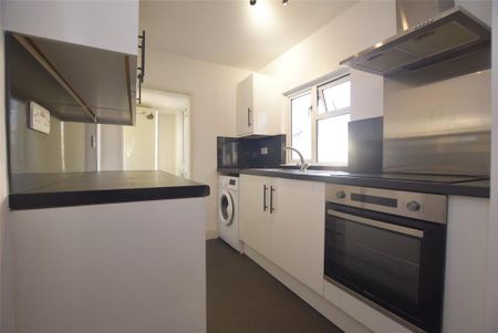 3 bedroom terraced house to rent - Photo 3