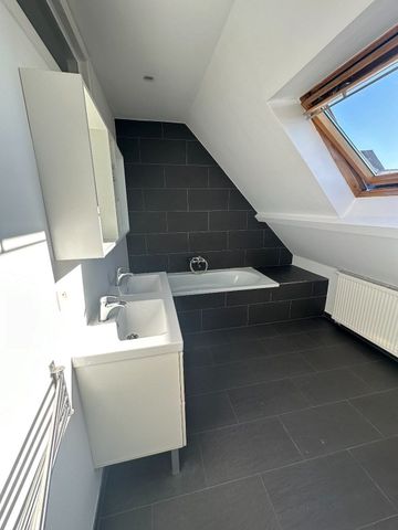 Prachtig gerenoveerde rijwoning met 3 slaapkamers - Foto 3