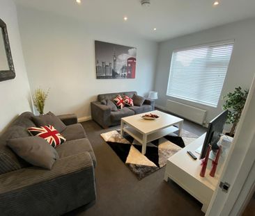 Room in a Shared Flat, Monkville Mansions, NW11 - Photo 2