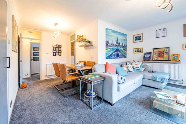 2 bed Upper Floor Flat for rent - Photo 1