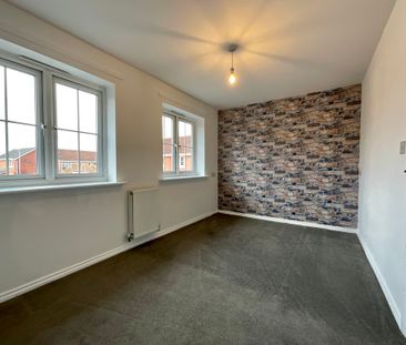 2 bedroom Mid Terraced House to let - Photo 4