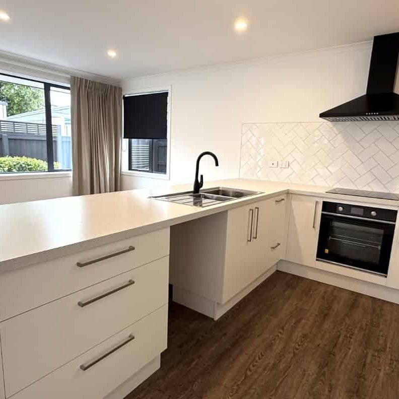 Modern 3 bedroom, 2 bathroom - Photo 1