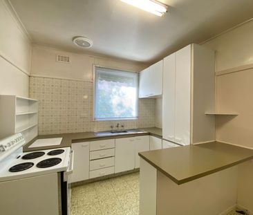 Stunning 4 Bedroom Family Home in the centre of Ringwood - Photo 6