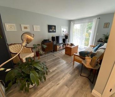 56 Dundas Street Unit 6 - 2 bed, 1 bath - Photo 1