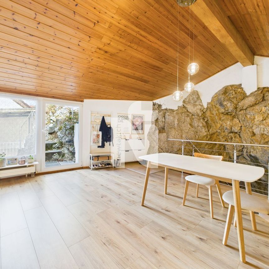 Charming 2,5-Zimmer-Maisonette mit Terrasse, Ausblick und Naturfels - Photo 1