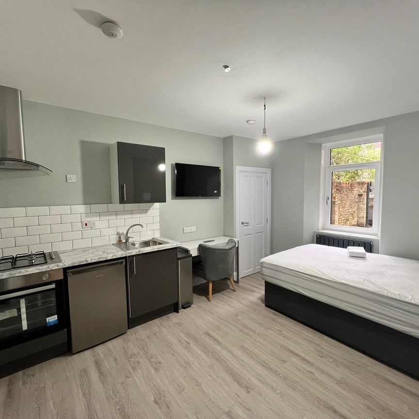 Studio Flat, Dixon Avenue, G42 - Photo 1