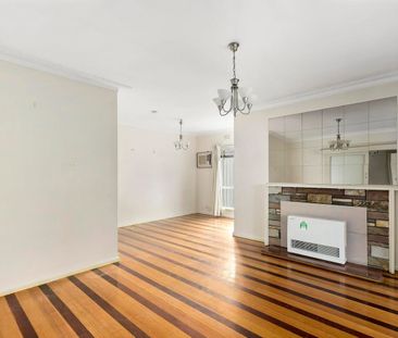 Spacious 3 bedroom home + studio/4th bedroom - Photo 2