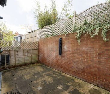 3 Bed End Terrace - Photo 2