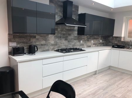 6 Rose Cottages Hubert Road - Photo 2