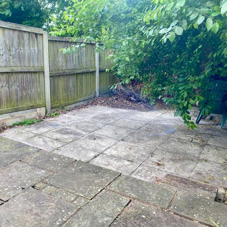 7 Perry Hill, Chelmsford, CM1 7RD – Balcony Room - Photo 4