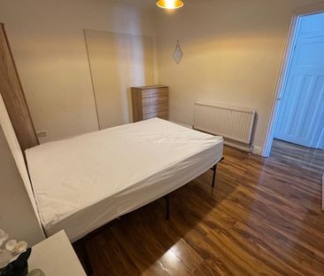 Room in a Shared House, Berne Road, CR7 - Photo 4
