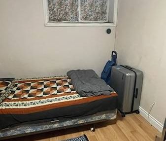 single basement room near Yorkdale Subway station - Photo 3