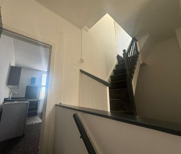 Flat Upstairs, 216 York Road, Leeds - Photo 3