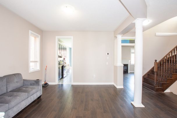 ** ALL INCLUSIVE ** Room For Rent in a Stunning House!! - Photo 1