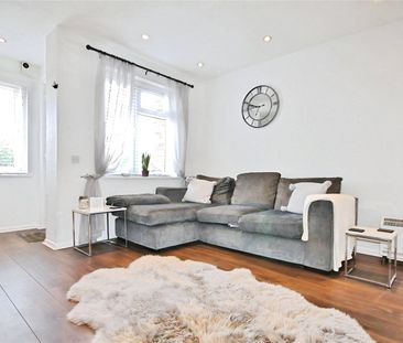 Pond Road, Egham, Surrey, TW20 8BG - Photo 3