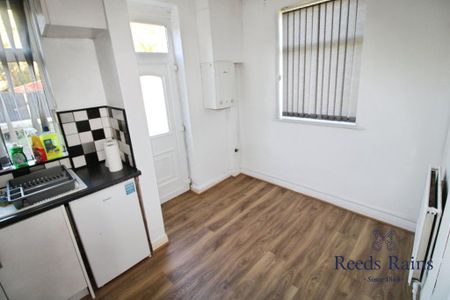 2 bedroom semi-detached house to rent - Photo 5