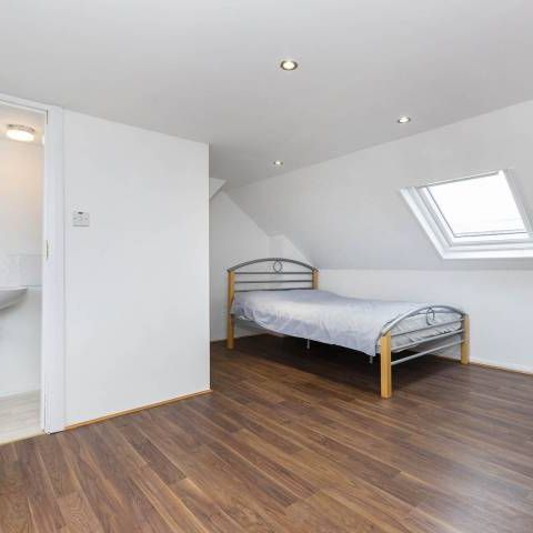 Modern Apartment - Photo 1