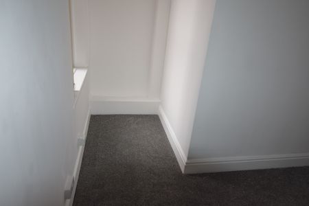 To Let 1 Bed Apartment - Photo 3