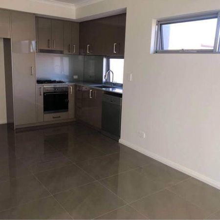 Beautiful modern 2 bedroom, 2 bathroom apartment in gated complex - Tuart Hill - Photo 4