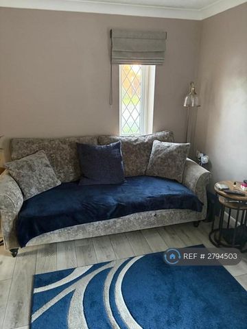 2 bedroom end of terrace house to rent - Photo 4