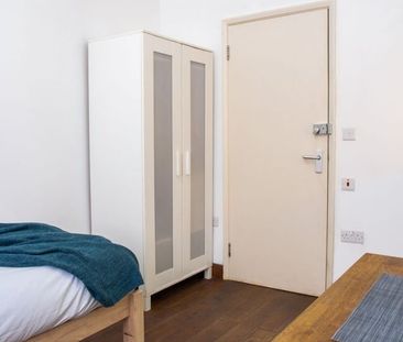 Bedsit, Mapesbury Lodge, NW2 - Photo 3