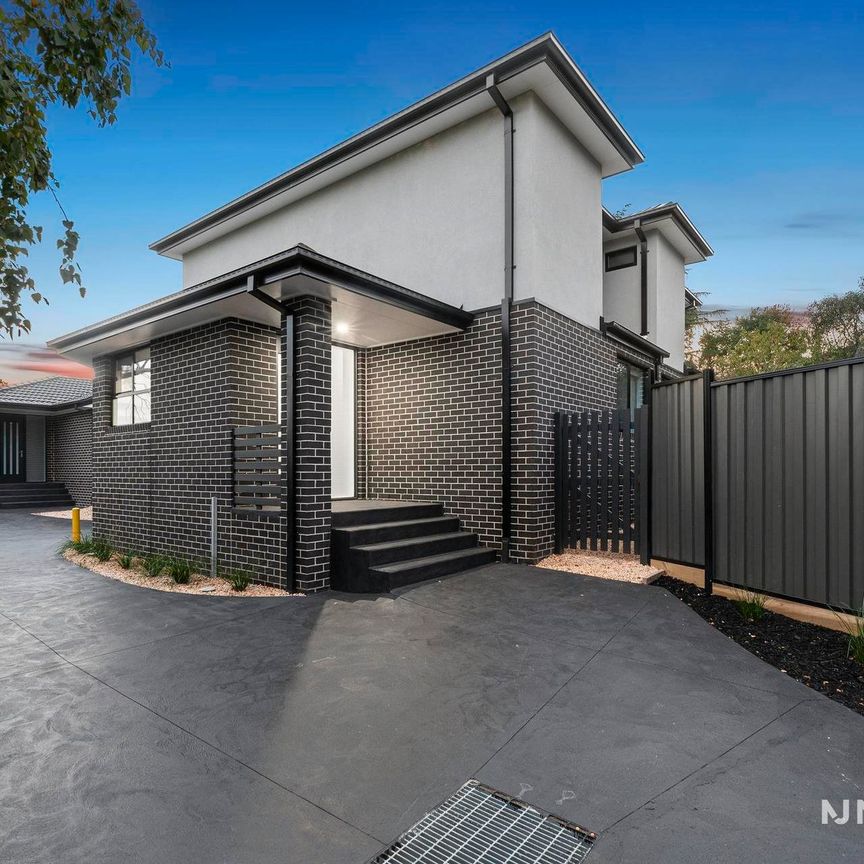 2/8 Fyfe Avenue, RINGWOOD - Photo 1