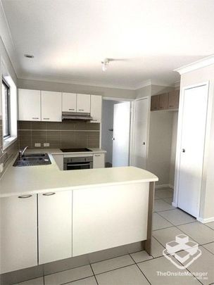 Spacious 3-Bedroom Townhouse in Bald Hills Perfect for Families and Professionals! - Photo 1