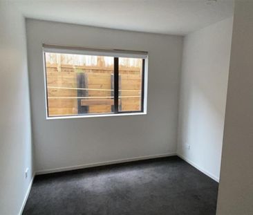 FLAT BUSH, 2 BEDROOMS - Photo 1
