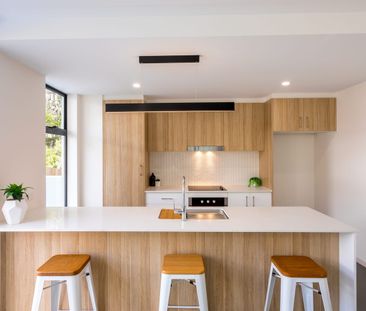 Lower level unit with massive tiled courtyard - Photo 4