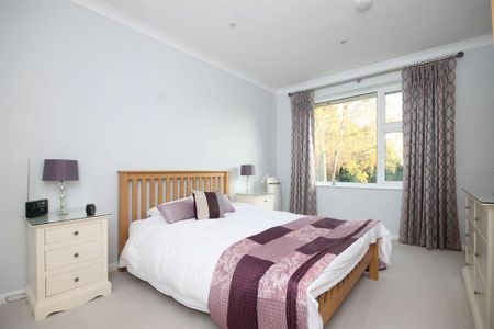 4 bedroom detached bungalow to rent - Photo 2