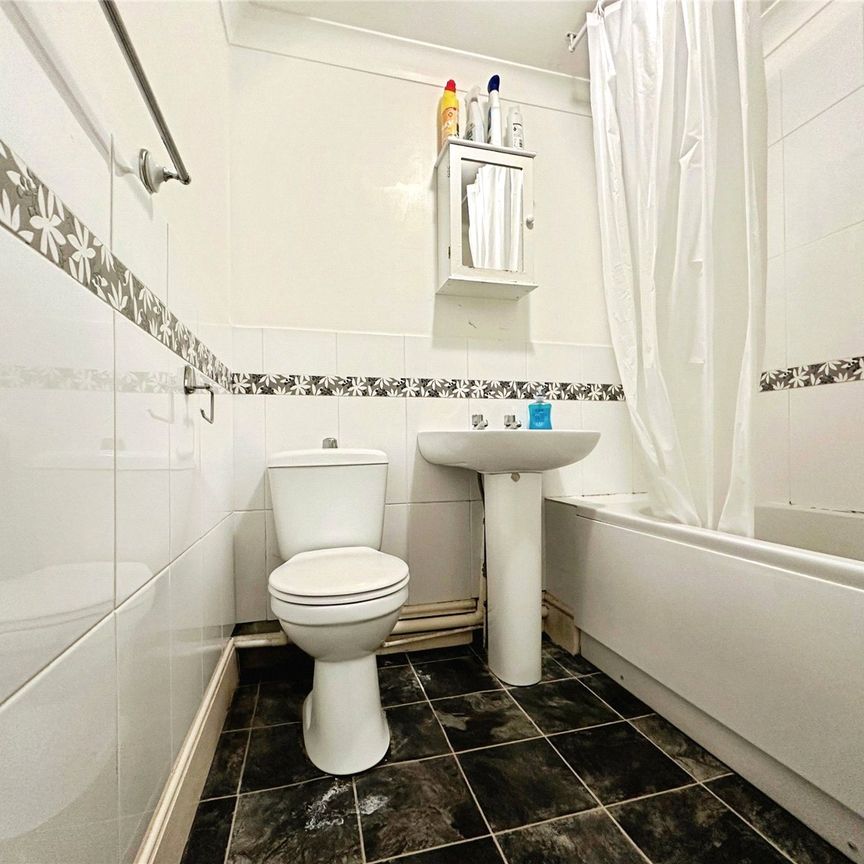 apartment to rent Hill Lane, Southampton, SO15 - Photo 1
