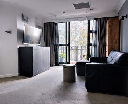 Parkside Furnished Apt with Car Park/Free Power/ Water/ Wifi - Photo 2